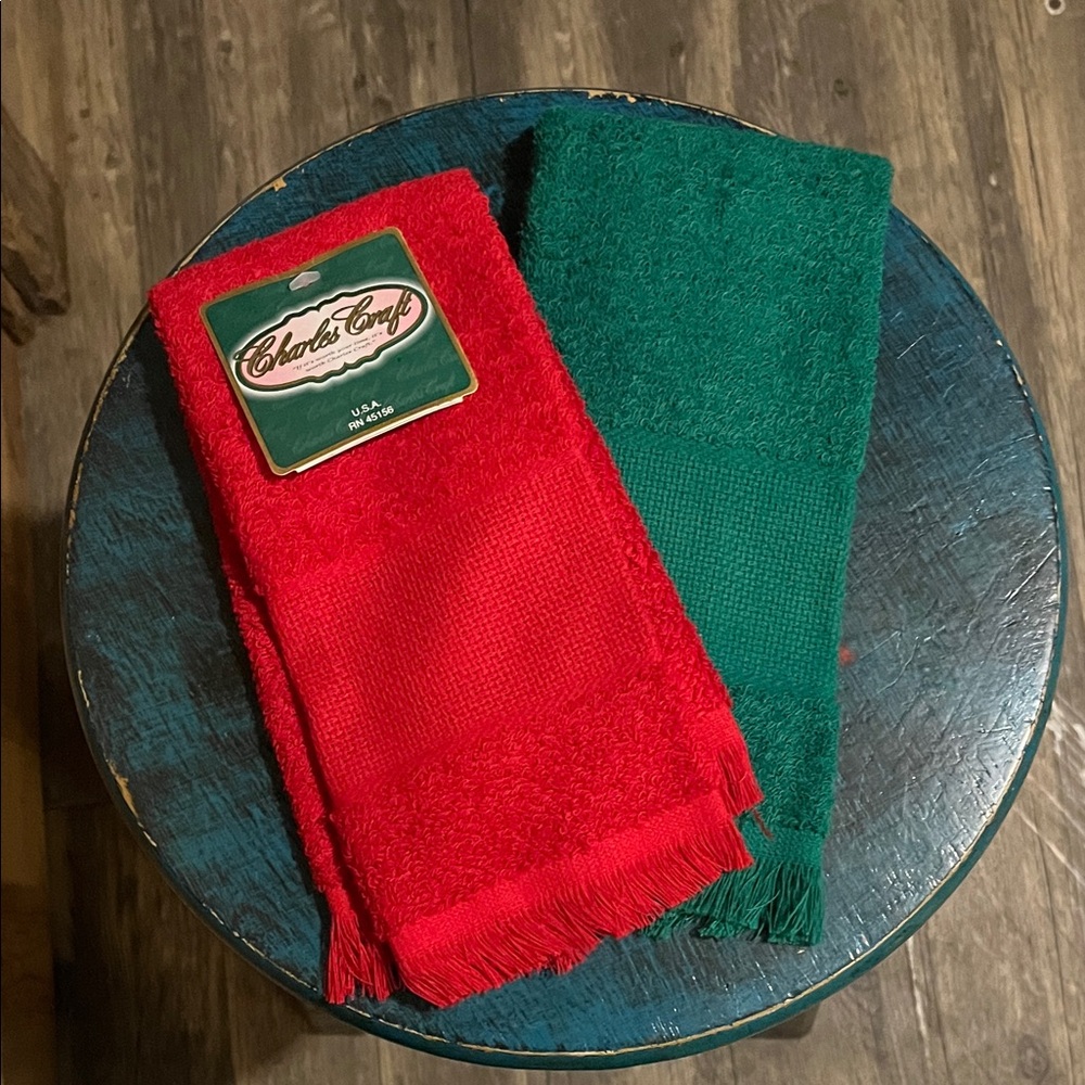 Charles Craft Red and Green Cross Stitch 14 Count Finger Tip Towels